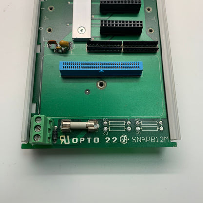 OPTO22 Install the bottom plate SNAP-B8MC