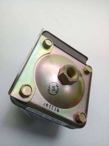 Barksdale Pressure Switch D2T-H18