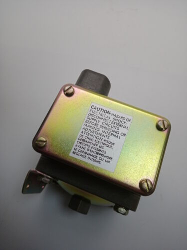 Barksdale Pressure Switch D1T-M18SS