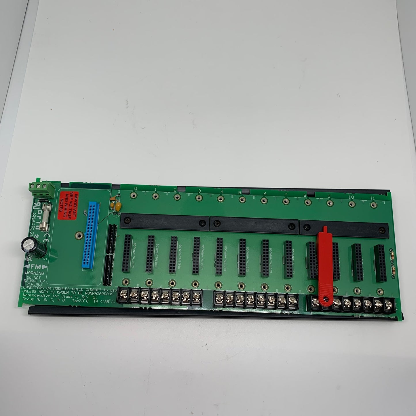 OPTO22 Install the bottom plate SNAP-B12MC